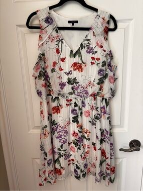 RW&CO. White Floral Sleeveless V-Neck Mini Dress